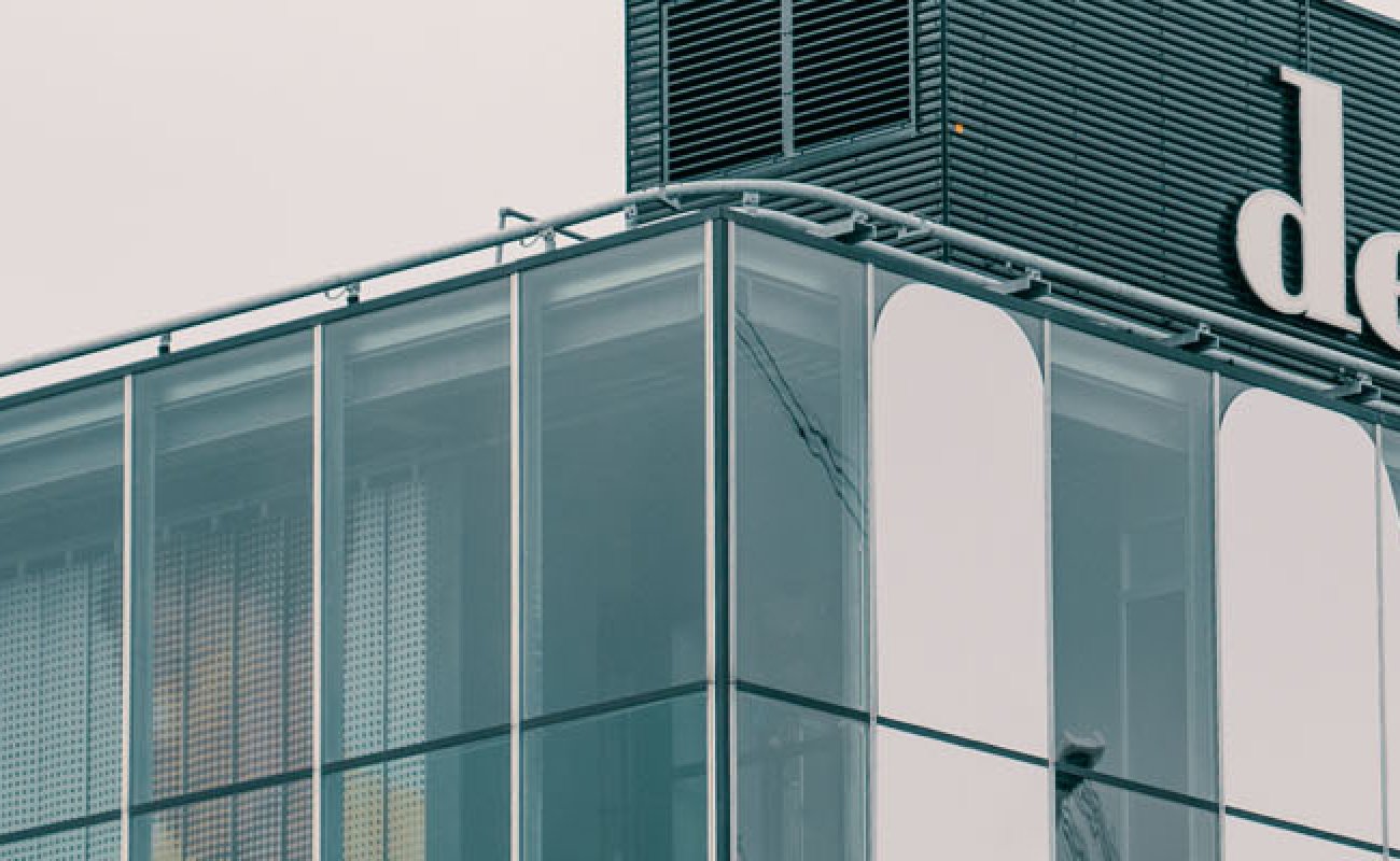 dpg media website header