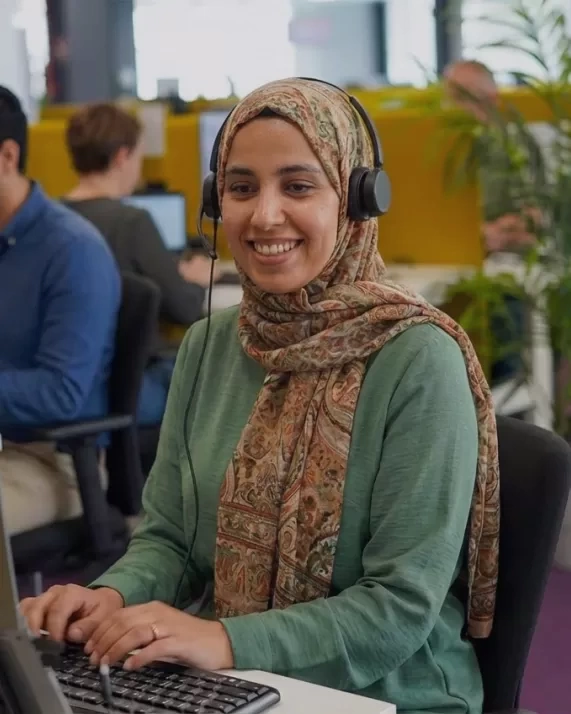 Collega aan het werk bij Yource Marokko klantcontact